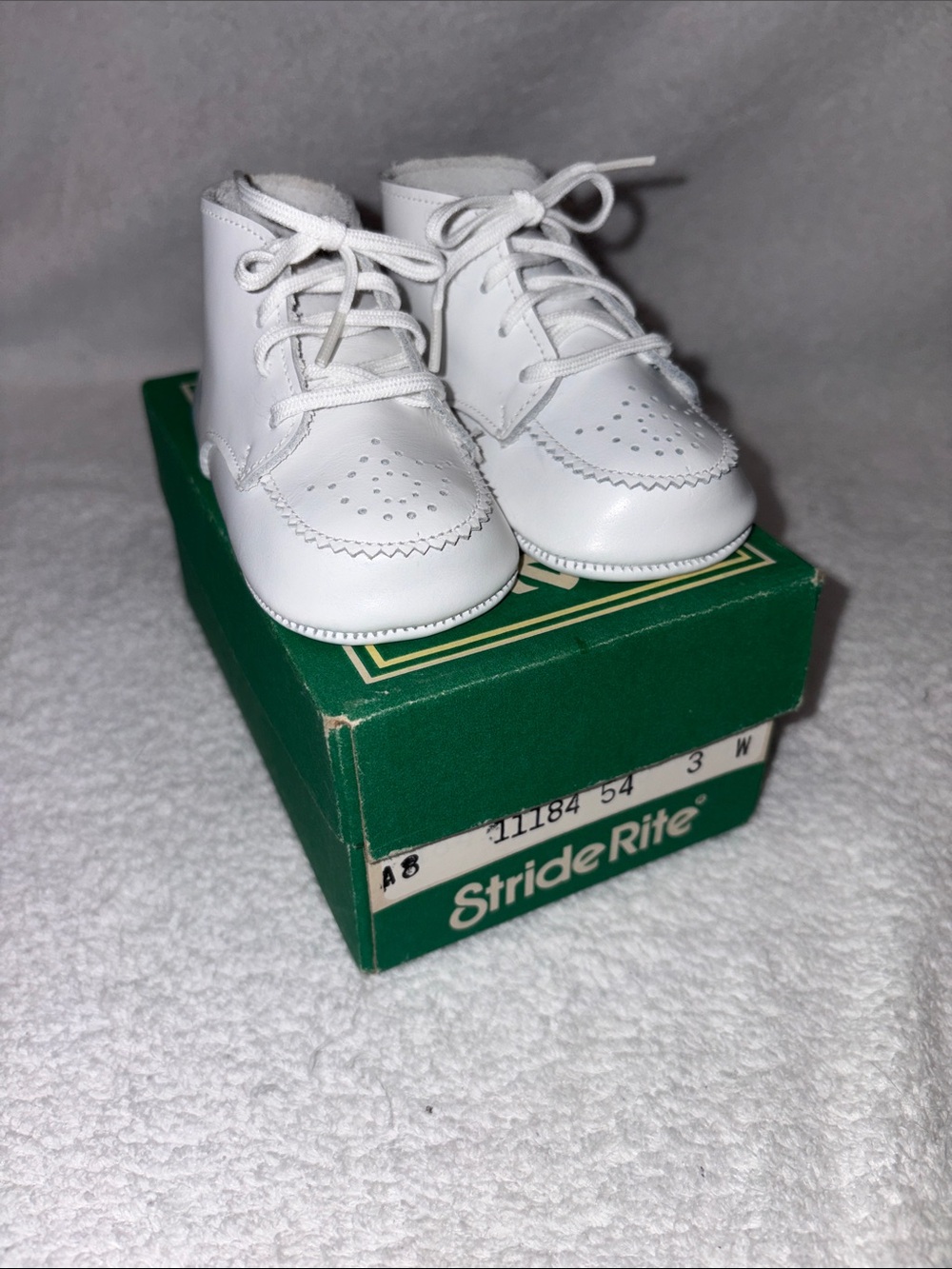 Stride Rite vintage 80’s White Leather Baby Lace-Up crib shoes size 3